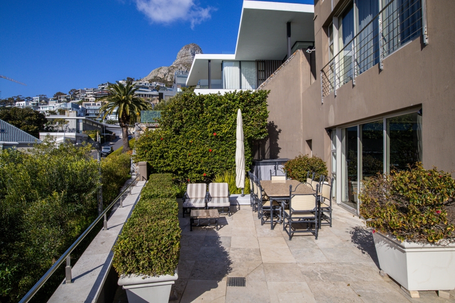 6 Bedroom Property for Sale in Bantry Bay Western Cape